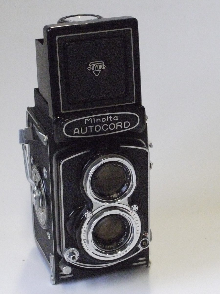 mwclassiccameras-20230303-49 Minolta Autocord TLR with 75mm f3.5 Rokkor lens in Optiper-MVL shutter