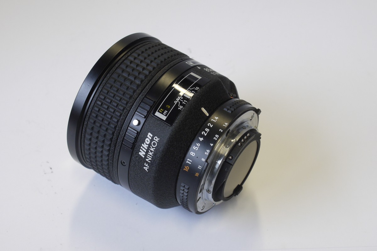 mwclassiccameras-20230331-134 Nikon 85mm f1.4D AF Nikkor lens + HN-31 metal lens hood & Nikon rear cap