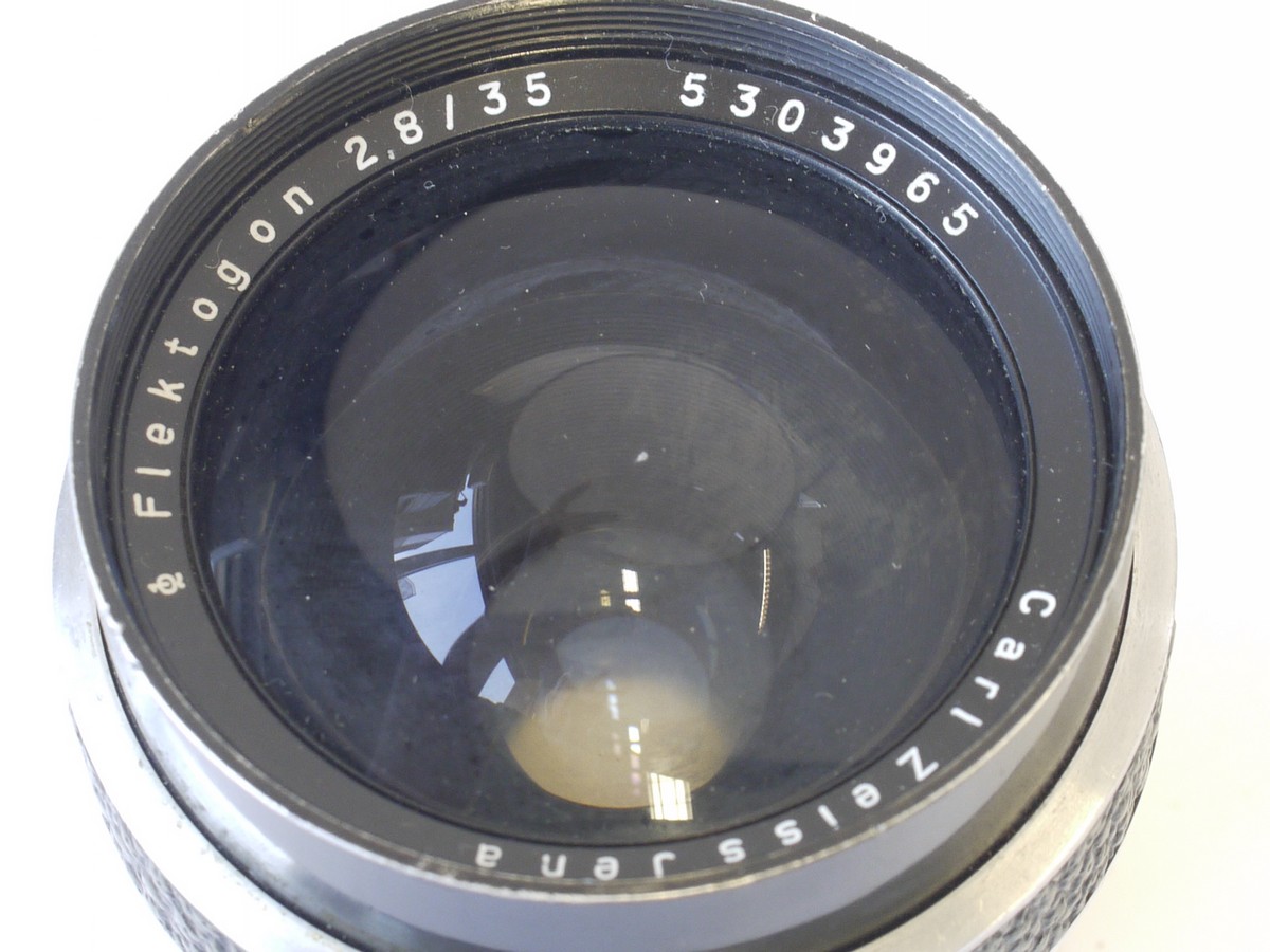 mwclassiccameras-20230420-150 Carl Zeiss Jena 35mm f2.8 Flektogon lens for Werra 3/4/5/Matic. With OLIVE GREEN Covering + caps