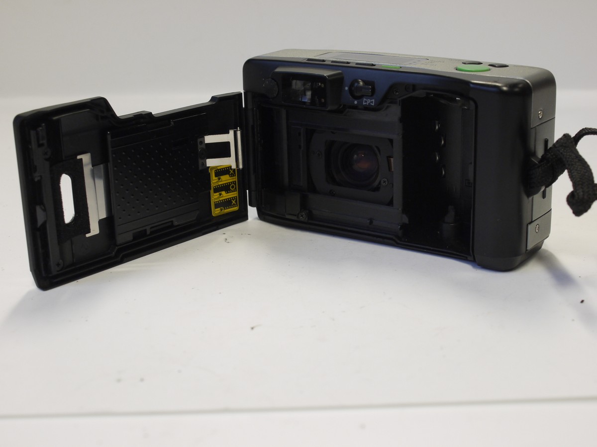 mwclassiccameras-20230420-368 Rollei Prego 70 Silver Grey 35mm Point-&-Shoot AF compact camera with 35-70mm Vario Apogon lens + strap & case