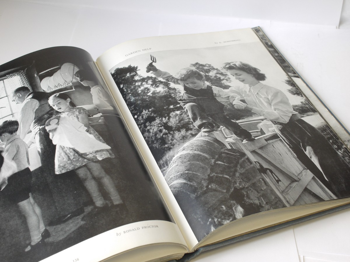 mwclassiccameras-20230505-167 The World's Best Photographs - Second Series. Hardbound. 192 pages in English
