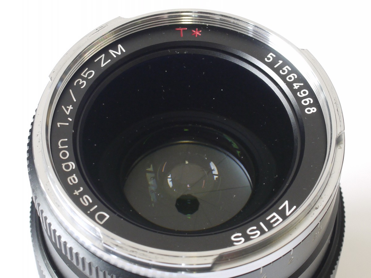 mwclassiccameras-20230505-78 Zeiss 35mm f1.4 Distagon ZM T* Leica M lens + Zeiss bayonet metal lens hood & Zeiss caps