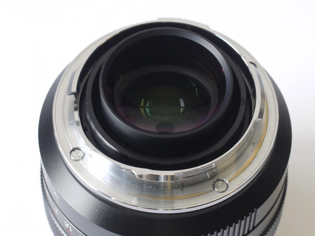 mwclassiccameras-20230505-79 Zeiss 35mm f1.4 Distagon ZM T* Leica M lens + Zeiss bayonet metal lens hood & Zeiss caps