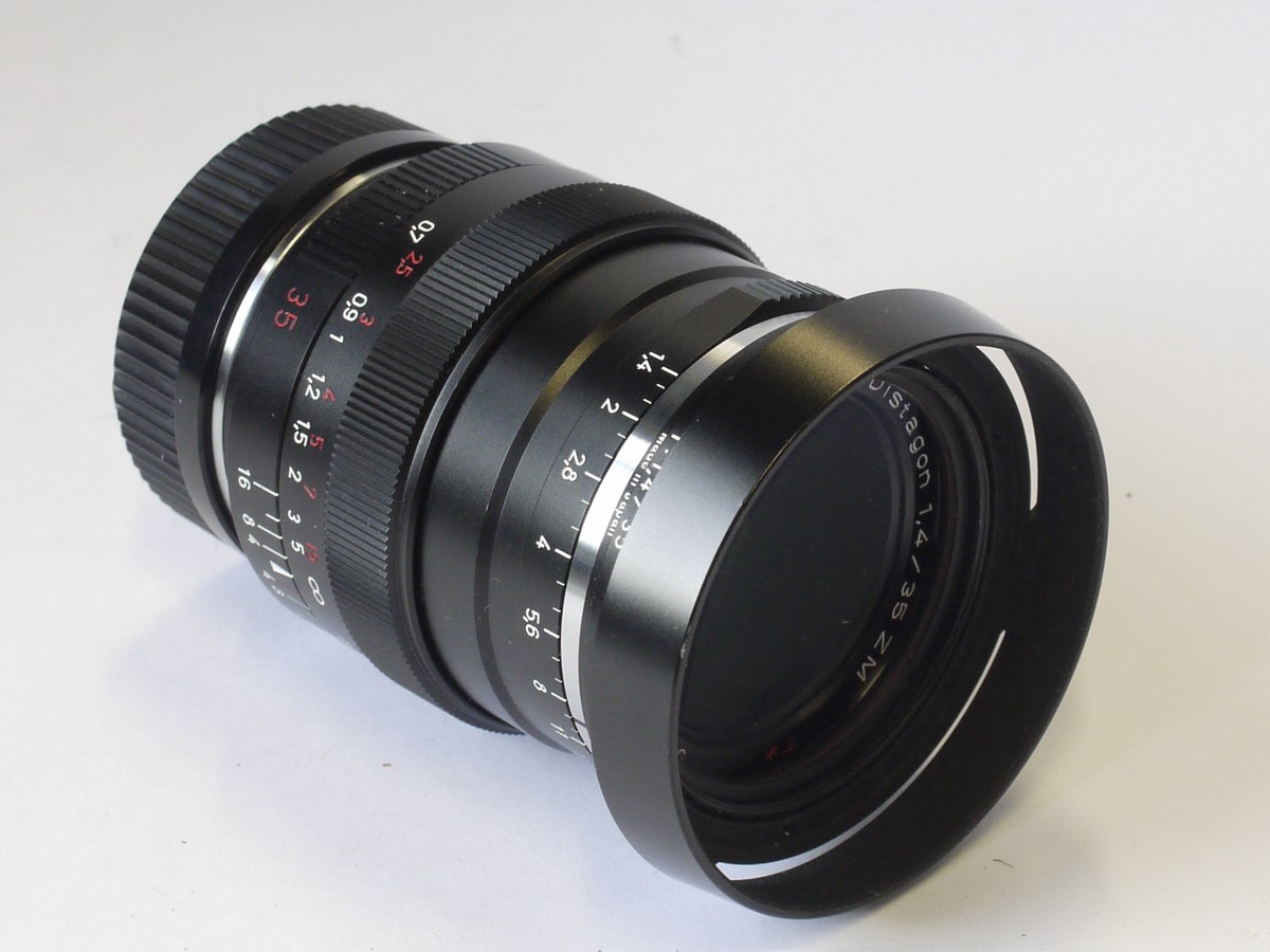 mwclassiccameras-20230505-80 Zeiss 35mm f1.4 Distagon ZM T* Leica M lens + Zeiss bayonet metal lens hood & Zeiss caps