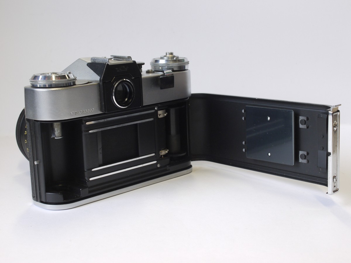 mwclassiccameras-20230512-14 Zenit E 35mm selenium metered SLR, chrome + 58mm f2 HELIOS-44-2 M42 screw mount lens & ER case
