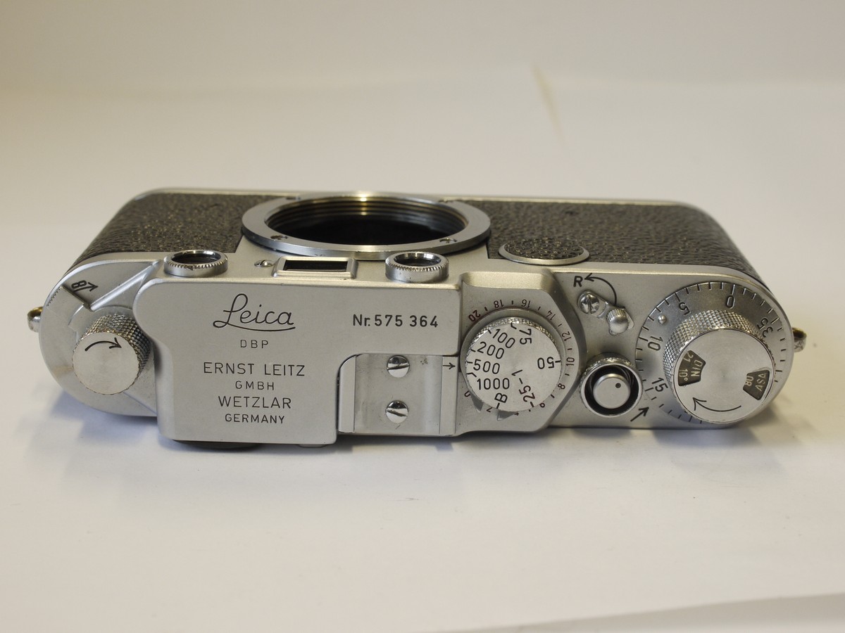 mwclassiccameras-20230512-141 Leica IIf Red-dial body (No.575364)