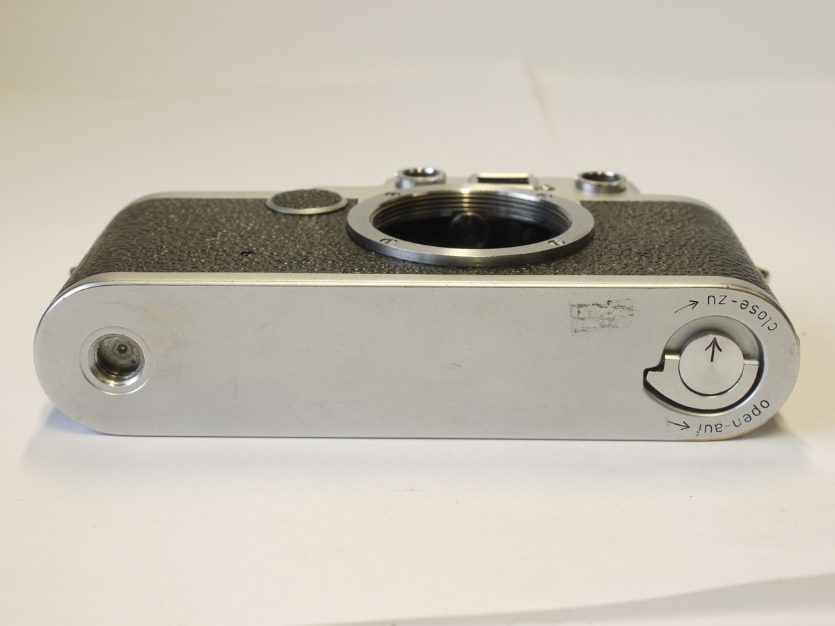 mwclassiccameras-20230512-142 Leica IIf Red-dial body (No.575364)