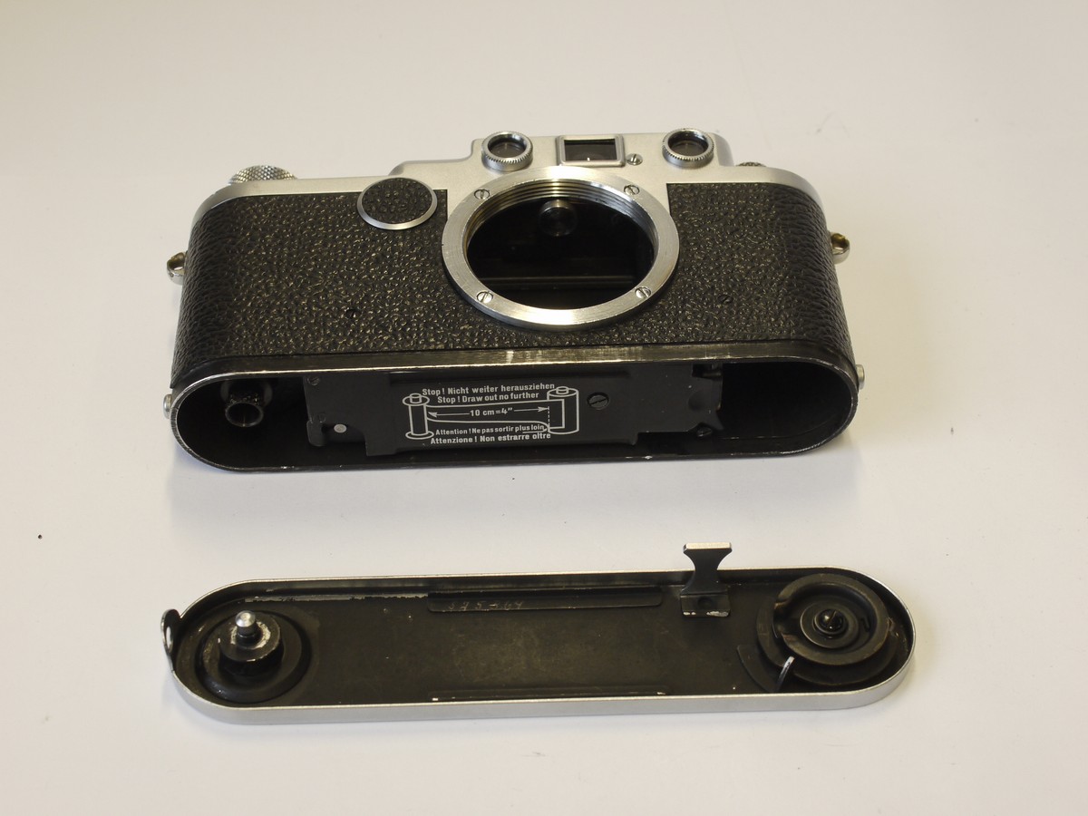 mwclassiccameras-20230512-143 Leica IIf Red-dial body (No.575364)