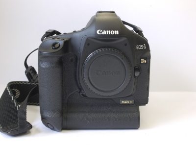 Canon EOS-1 DS Mark III 21.1MP Full Frame DSLR body with Canon LP-E4 Batter, 2 Spare Batteries, Canon LC-E4N Charger & neck strap