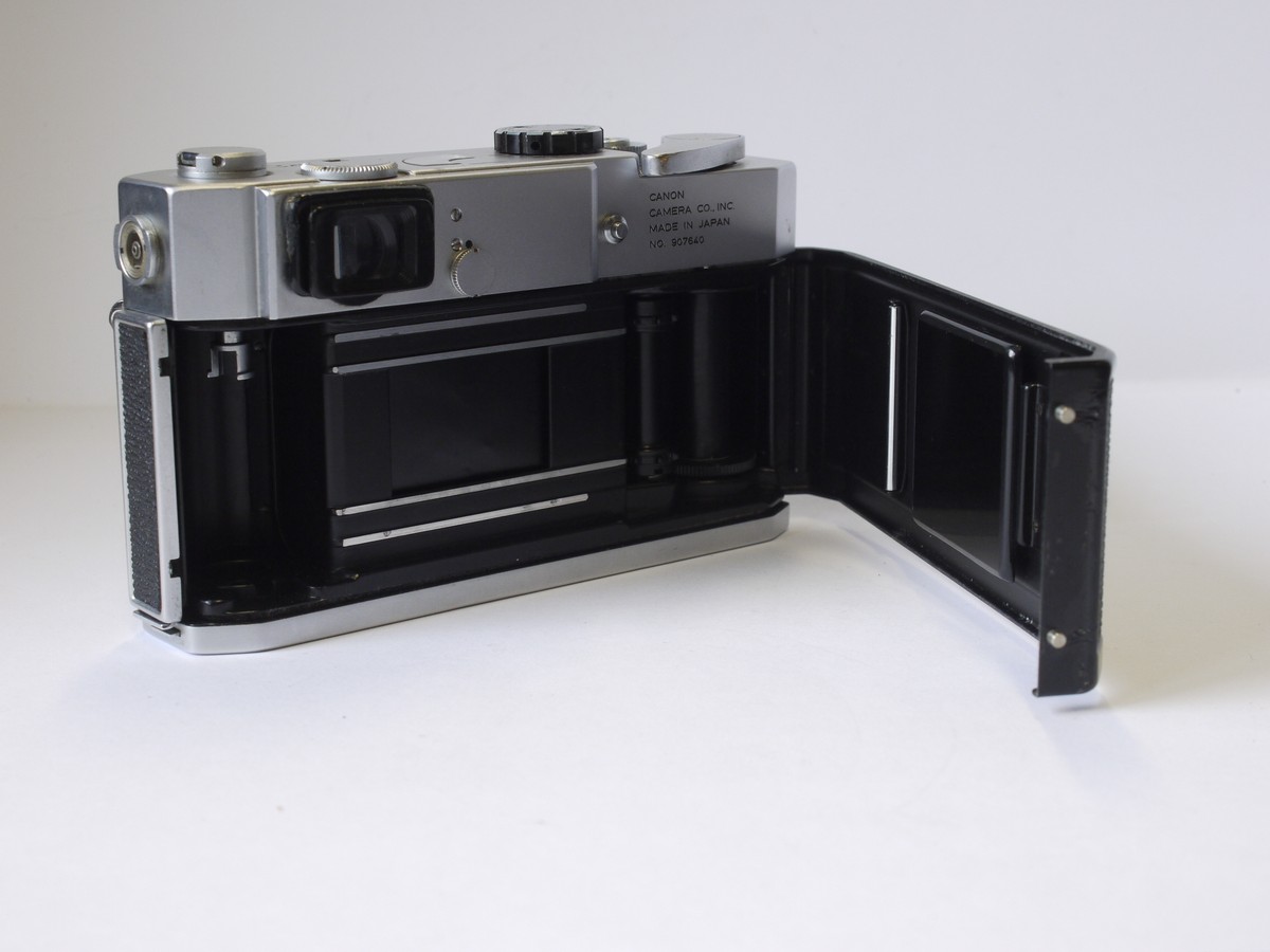 mwclassiccameras-20230512-27 Canon 7 selenium metered chrome Leica Copy body, Leica L39 screw mount