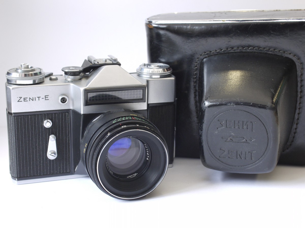 mwclassiccameras-20230512-8 Zenit E 35mm selenium metered SLR, chrome + 58mm f2 HELIOS-44-2 M42 screw mount lens & ER case