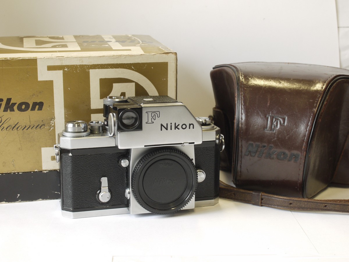 mwclassiccameras-20230526-1 Stereo Realist 35mm coupled rangefinder stereo camera with David White 35mm f3.5 Anastigmat lenses, front cap & Hawk MkVI Stereo slide projector (RARE) with Isco 70-120mm f3.5 Vario Projar lenses, Two Slide carriers, mains lead & Screen with stand