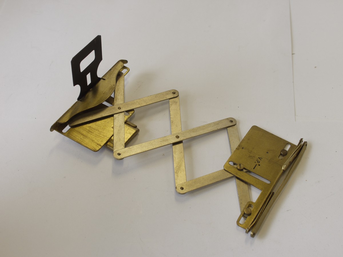 mwclassiccameras-20230526-149 The Sinclair View Meter. Brass extending sports finder, shoe fitting. With makers box. UNCOMMON