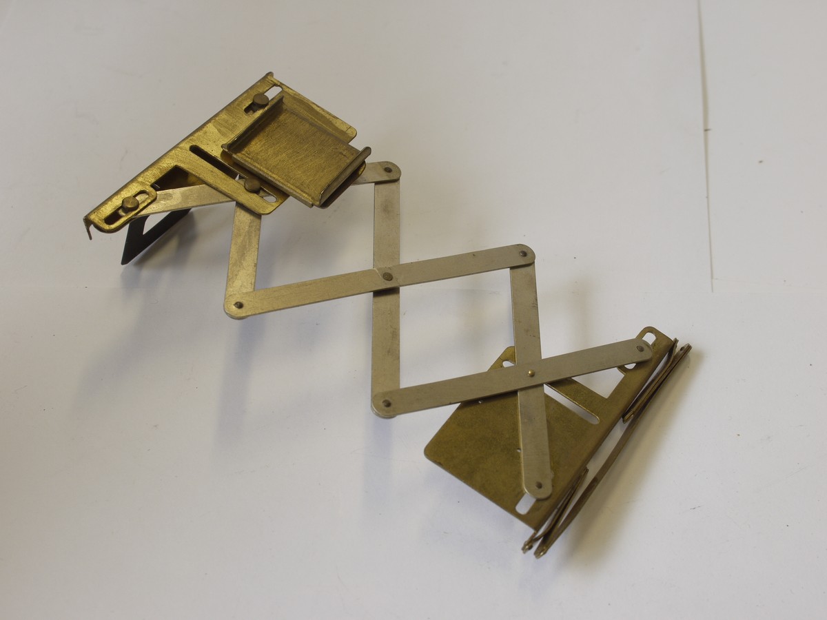 mwclassiccameras-20230526-150 The Sinclair View Meter. Brass extending sports finder, shoe fitting. With makers box. UNCOMMON