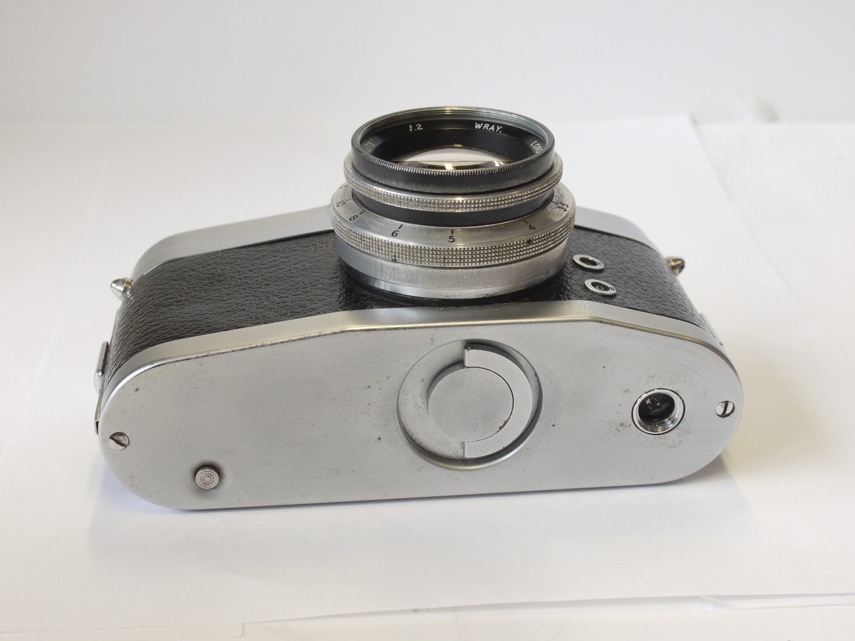 mwclassiccameras-20230526-33 Wray Wrayflex I 35mm SLR with base key wind (No.3494) + 50mm f2 Unilite screw mount lens (No.100955) with front cap & ER case