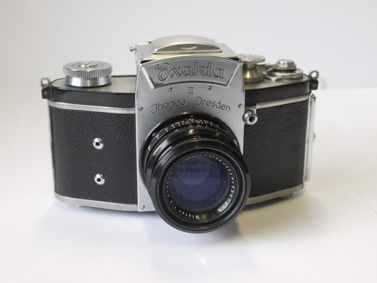 mwclassiccameras-20230526-36 Exakta Kine II 35mm SLR with waist-level finder + Carl Zeiss Jena 5.8cm f2 Biotar coated black lens. UNCOMMON EARLY MODEL IN NICE CONDITION