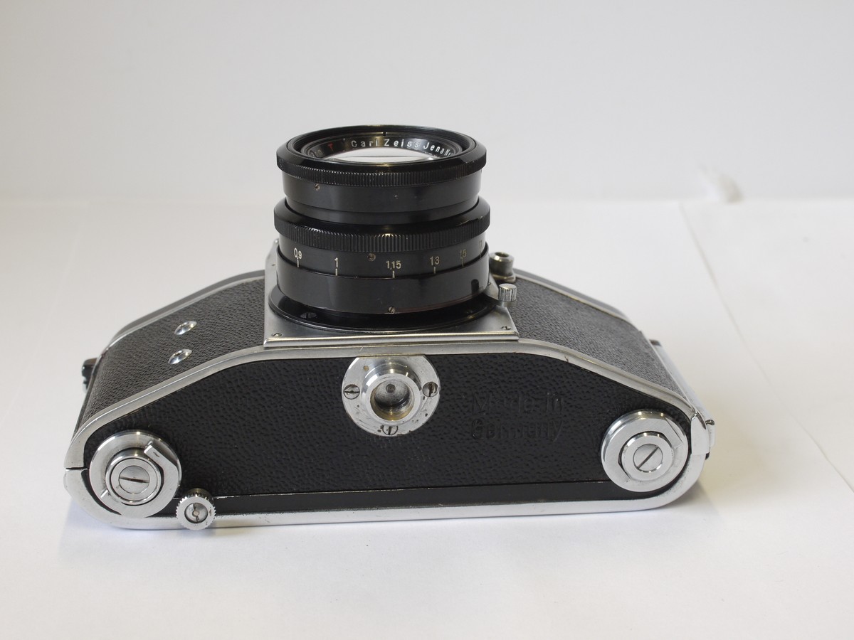 mwclassiccameras-20230526-39 Exakta Kine II 35mm SLR with waist-level finder + Carl Zeiss Jena 5.8cm f2 Biotar coated black lens. UNCOMMON EARLY MODEL IN NICE CONDITION