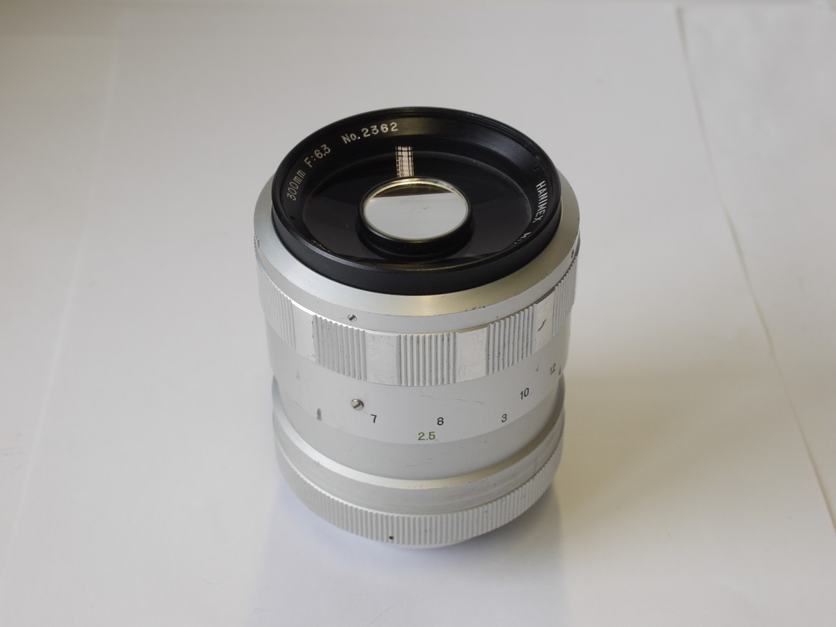 mwclassiccameras-20230526-57 Hanimex 300mm f6.3 Mirror lens, silver coloured barrel, with removable M42 screw mount + lens hood