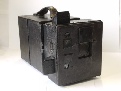 Newman & Guardia Universal Pattern B Half Plate Detective Box camera c1905-13, complete with lens & handle