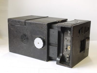 Newman & Guardia Universal Pattern B Half Plate Detective Box camera c1905-13, complete with lens & handle