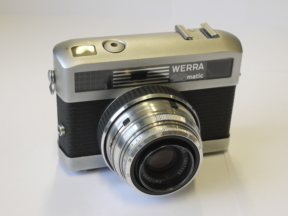 mwclassiccameras-20230602-101 Werra Matic 35mm selenium metered coupled rangefinder camera with 50mm f2.8 Tessar interchangeable lens, complete with reversible lens hood & cap