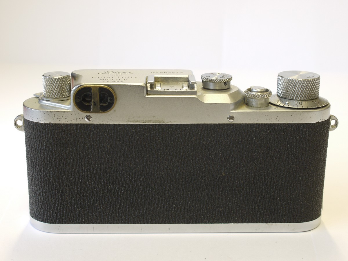 mwclassiccameras-20230602-124 Leica IIIc chrome body (No.463473) with sharkskin covering
