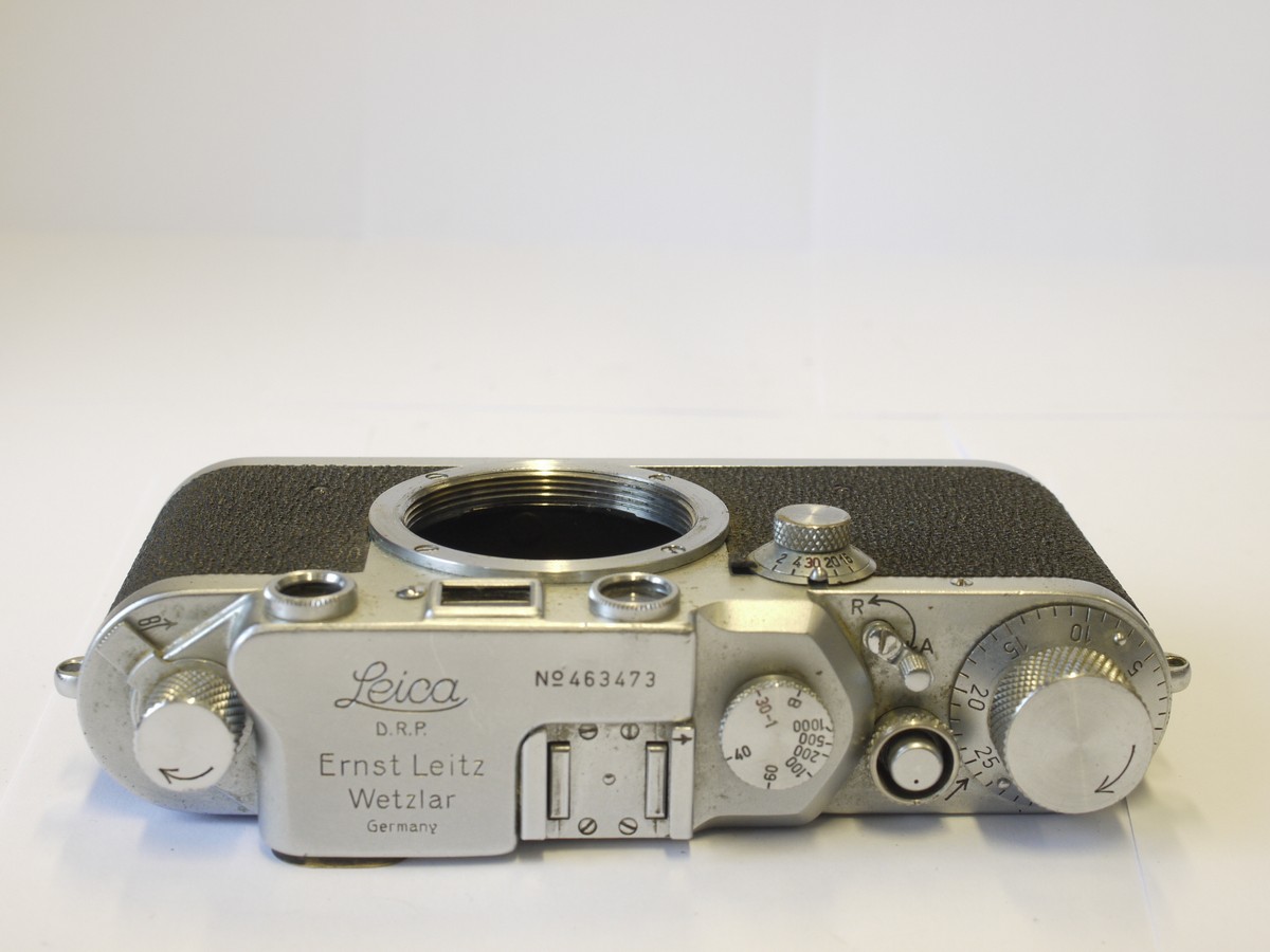 mwclassiccameras-20230602-125 Leica IIIc chrome body (No.463473) with sharkskin covering