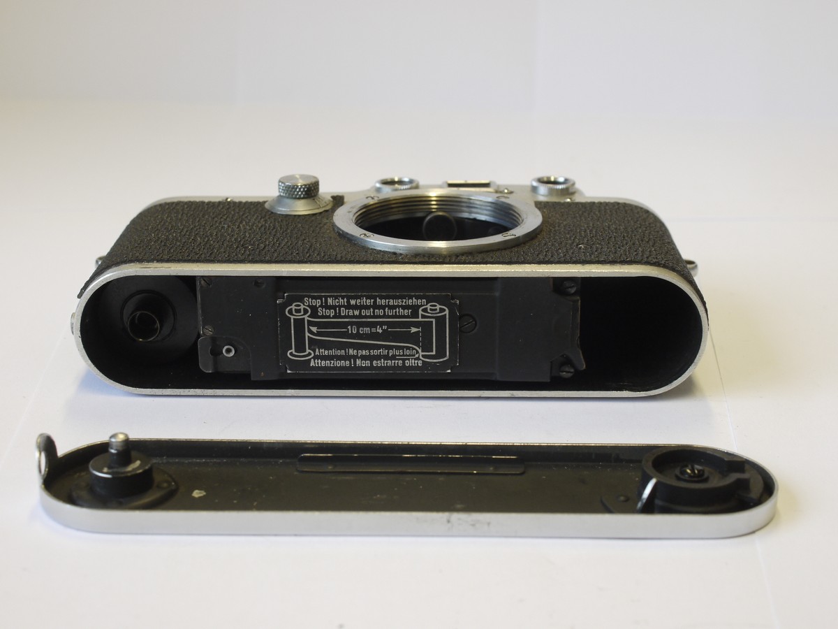 mwclassiccameras-20230602-127 Leica IIIc chrome body (No.463473) with sharkskin covering