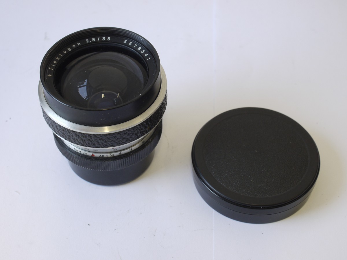 mwclassiccameras-20230602-186 Carl Zeiss 35mm f2.8 Flektogon lens for Werra, with screw-in lens hood & caps