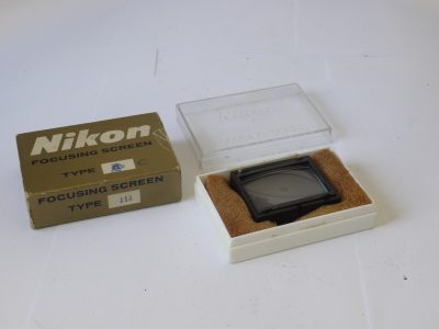 Nikon F Focusing Screen Type C (Cross hair) + base, keeper case & sleeve