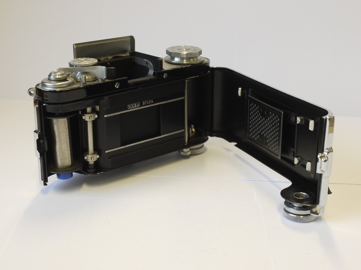 mwclassiccameras-20230602-48 Exakta Varex IIa 35mm SLR with waist-level finder + Carl Zeiss Jena 50mm f2 Pancolar lens