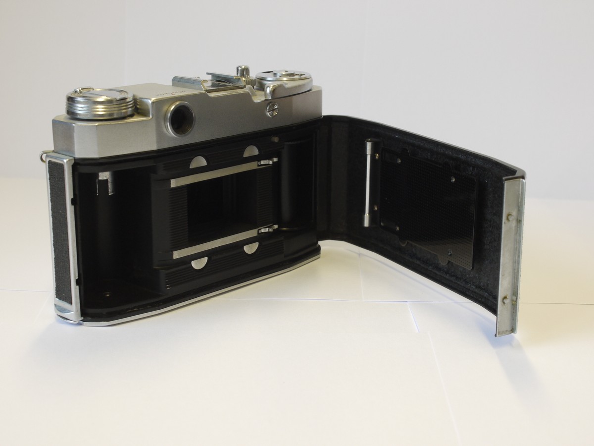 mwclassiccameras-20230602-5 Beauty 35mm coupled rangefinder camera with 45mm f2.8 Canter lens in Synchro MX shutter