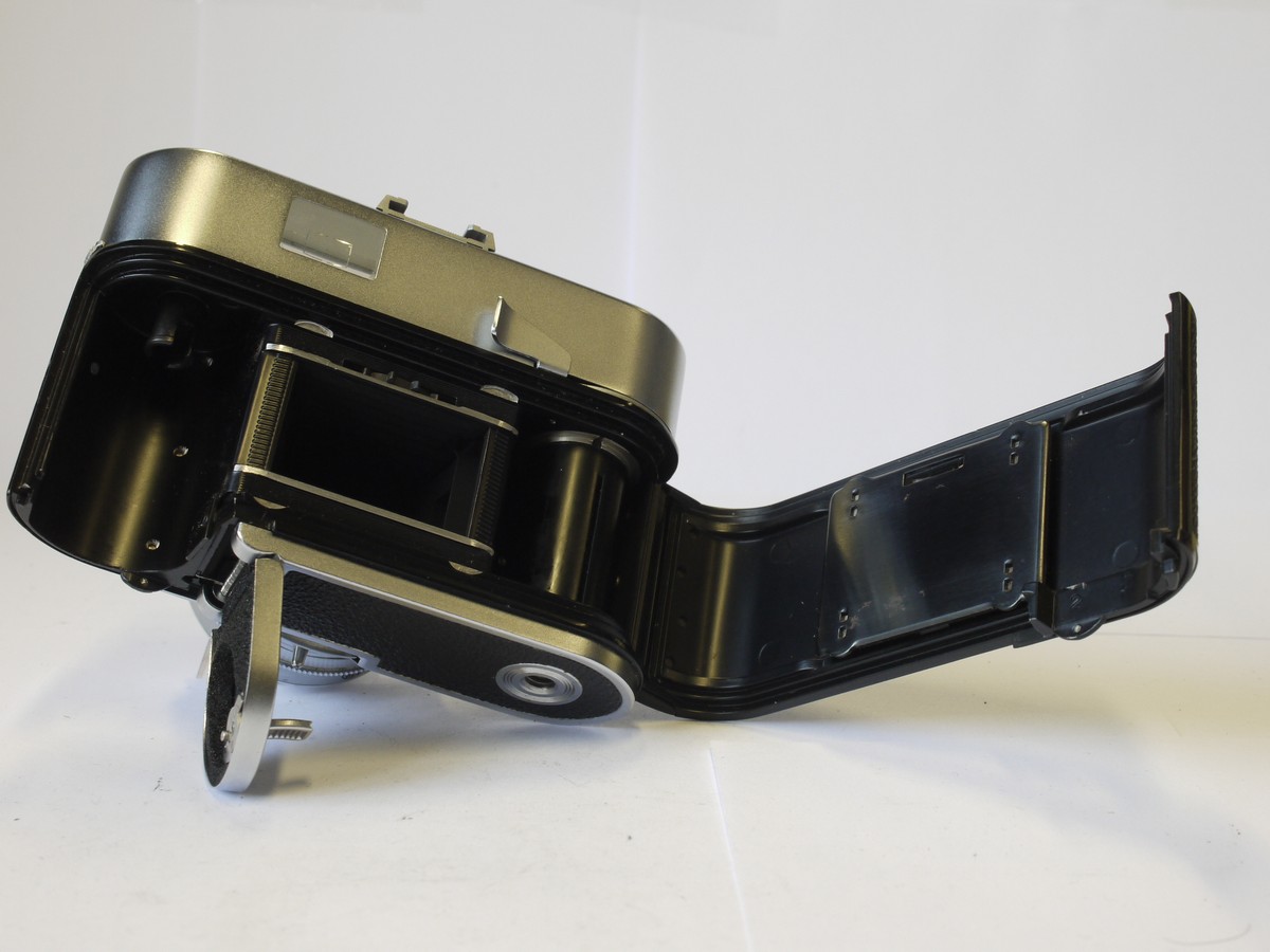 mwclassiccameras-20230602-502 Voigtlander Vito B 35mm viewfinder camera with large finder & 50mm f2.8 Color-Skopar in Prontor-SVS shutter