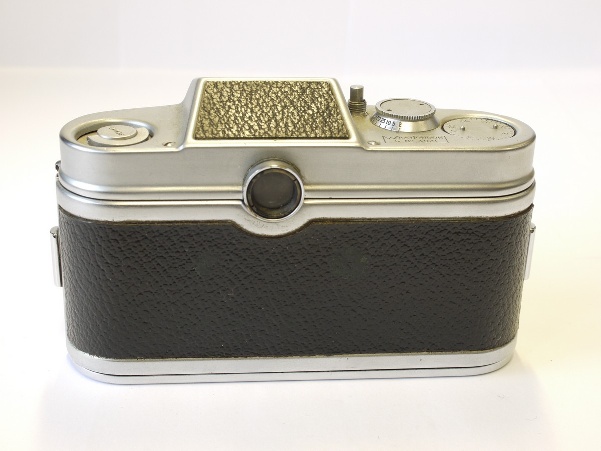 mwclassiccameras-20230609-34 Wrayflex Ia SLR (No.3021) + 50mm f2.8 Unilux screw mount interchangeable lens