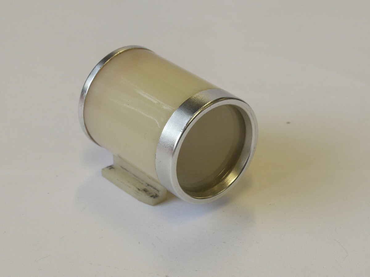 mwclassiccameras-20230616-168 Steinheil Munchen 135mm optical bright-line shoe finder, Yellow plastic casing with chrome trim