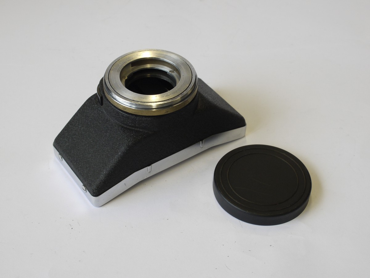 mwclassiccameras-20230616-274 Zeiss Ikon Stereo Beam Splitter (814)with adapter for use with 49mm filter thread (Contarex) lenses. With beam splitter (814/02 & front cap