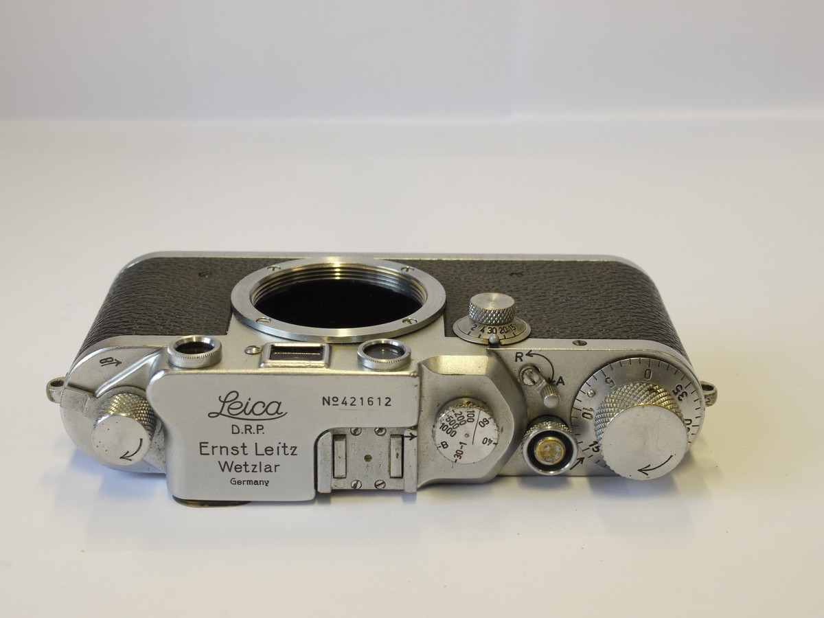 mwclassiccameras-20230616-3 Zeiss Ikon Contarex metal lens hood, crackle finish, for 50-135mm Contarex lenses