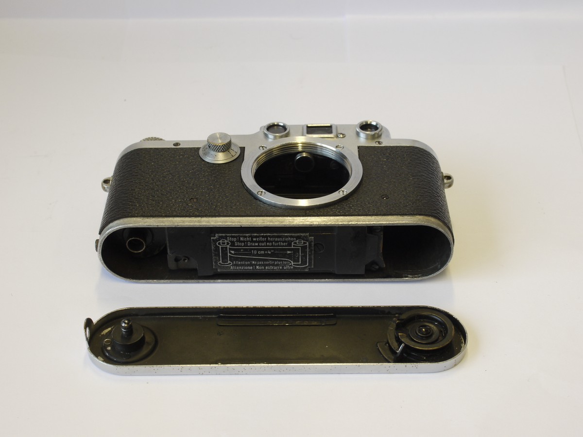 mwclassiccameras-20230616-5 Zeiss Ikon Contarex metal lens hood, crackle finish, for 50-135mm Contarex lenses