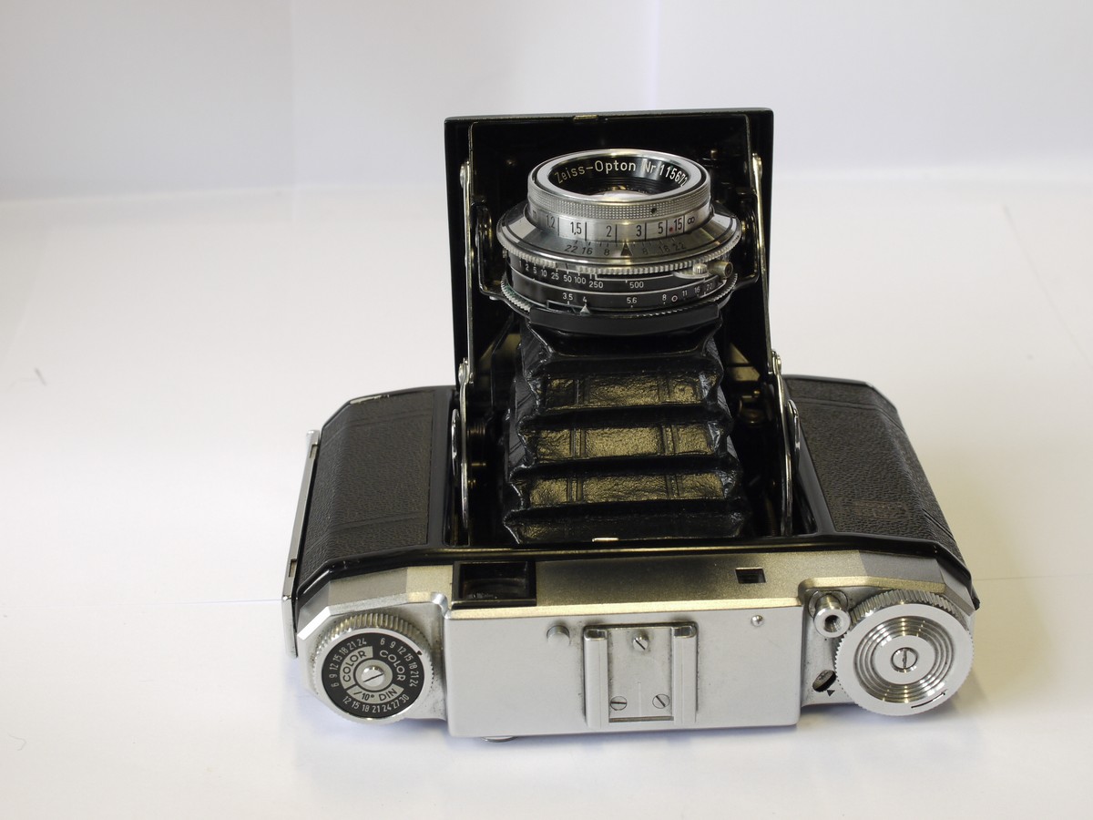 mwclassiccameras-20230623-56 Zeiss Ikon Super Ikonta III (531/16) 6x6 folding coupled rangefnder camera with Zeiss Opton 75mm f3.5 Tessar coated lens in Synchro Compur shutter + makers ER case