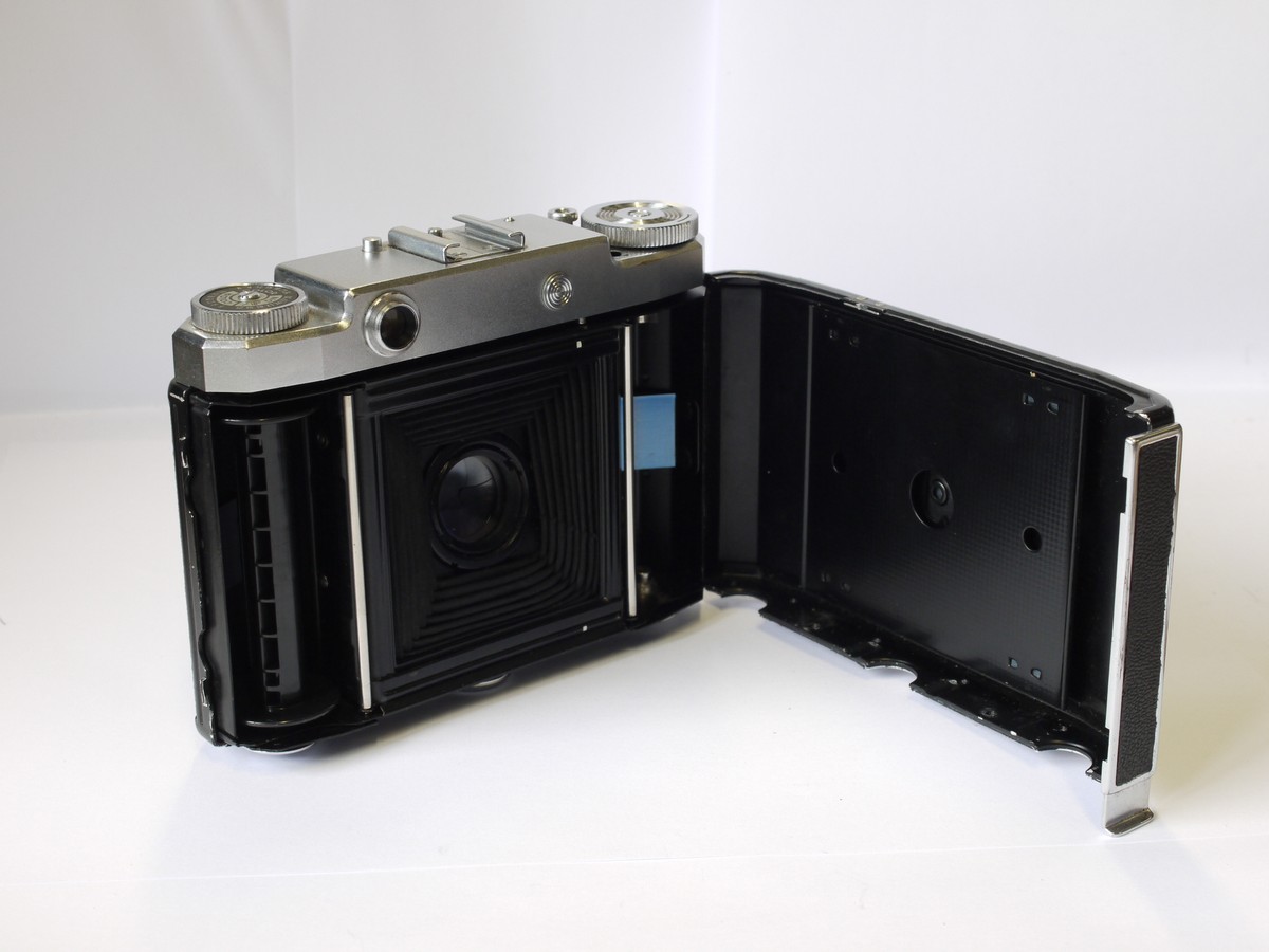 mwclassiccameras-20230623-59 Zeiss Ikon Super Ikonta III (531/16) 6x6 folding coupled rangefnder camera with Zeiss Opton 75mm f3.5 Tessar coated lens in Synchro Compur shutter + makers ER case
