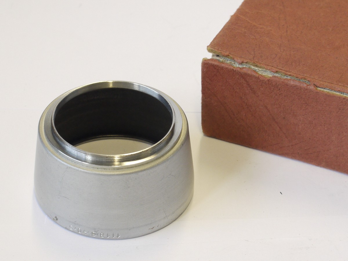 mwclassiccameras-20230707-161 Zeiss Ikon S40.5mm screw-in white metl lens hood (1118) + makers box