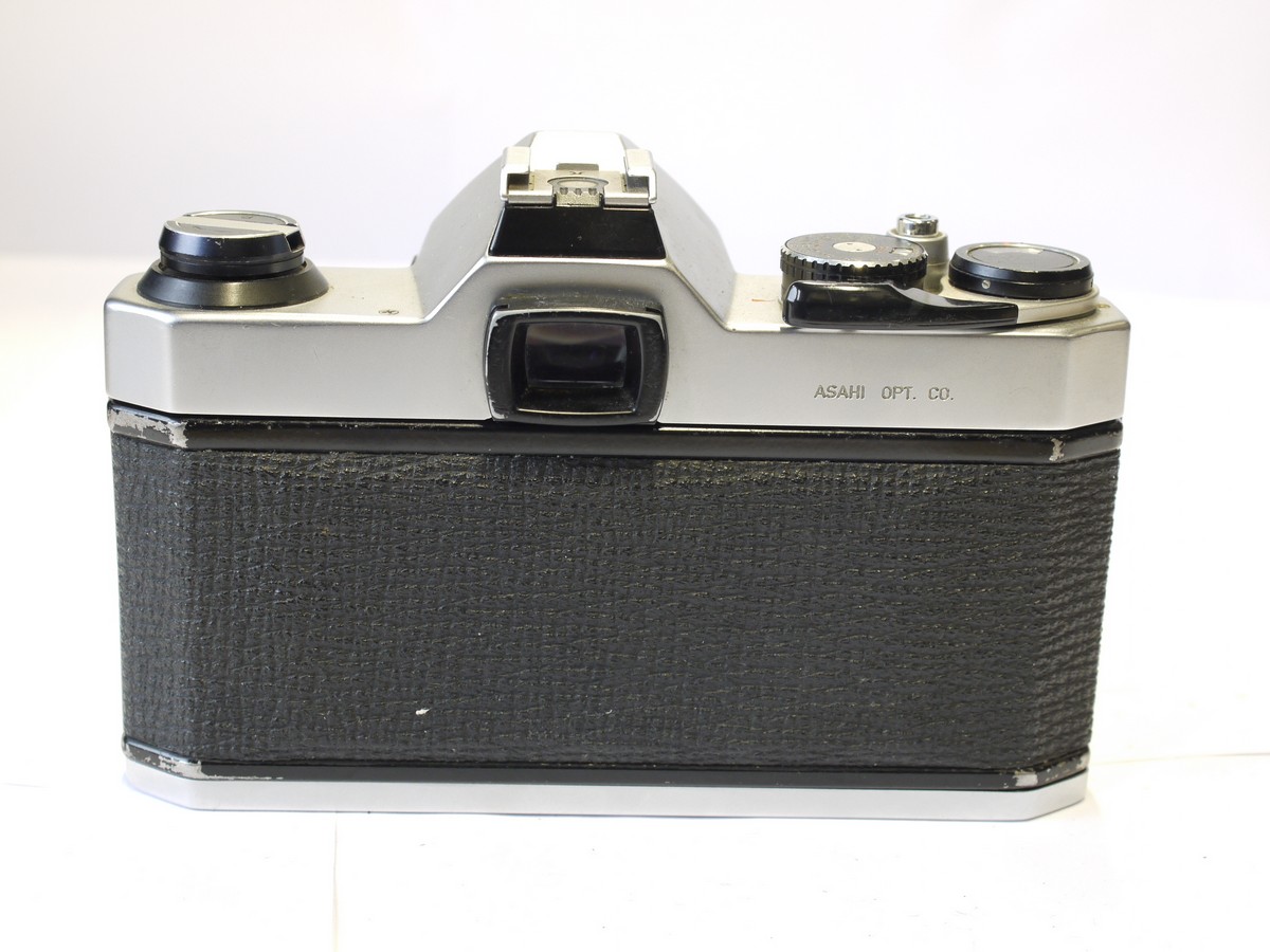 mwclassiccameras-20230714-103 Pentax K1000 35mm SLR, chrome + Pentax 50mm f2 SMC Pentax-M lens