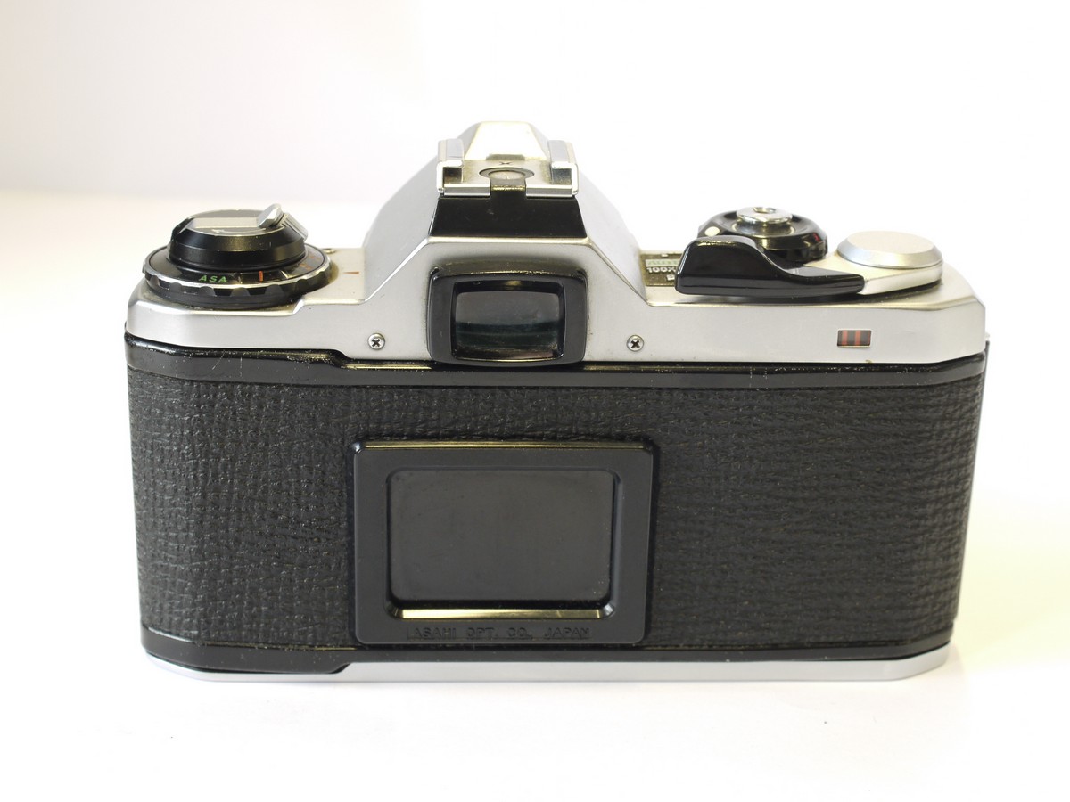 mwclassiccameras-20230721-24 Pentax ME chrome + 50mm f2 SMC Pentax-M lens