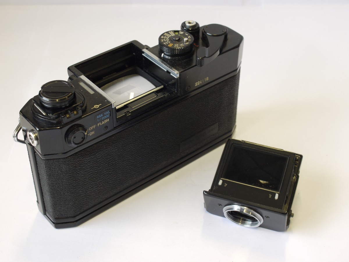 mwclassiccameras-20230721-51 Canon F-1 Original with prism finder + Canon ER case base part