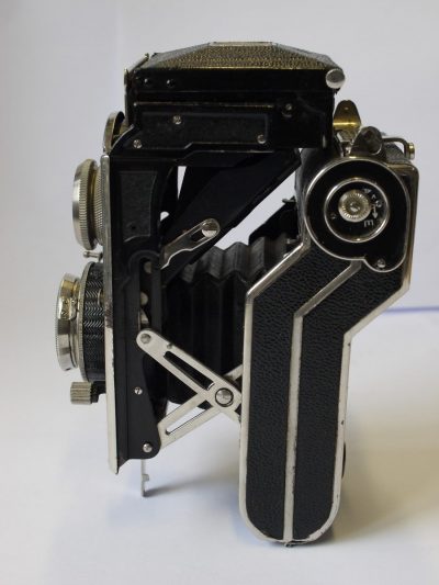 Welta Perfekta 6x6 folding TLR with 7.5cm f3.8 Tessar uncoated lens in Compur shutter + makers hard leather carry case