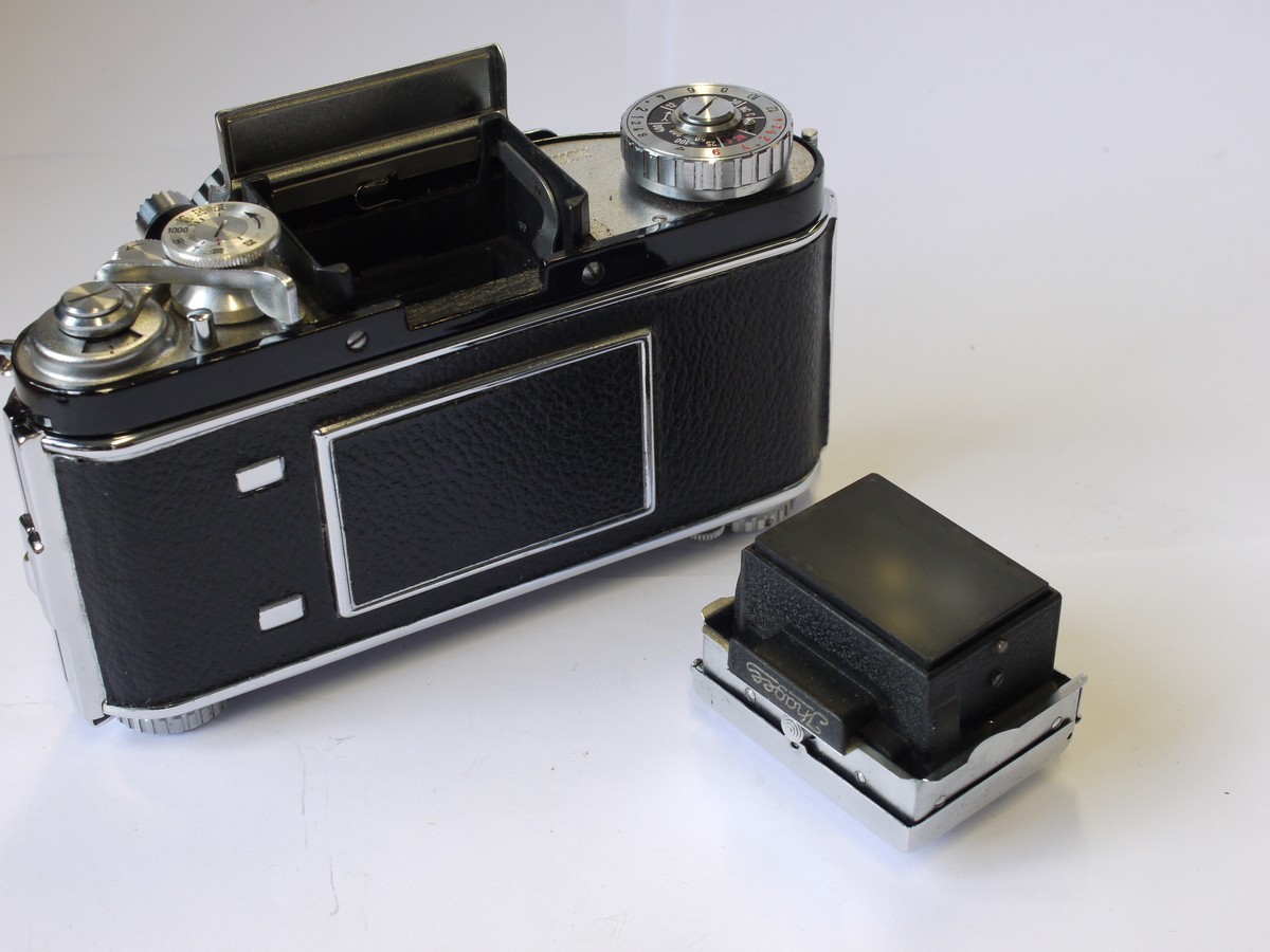 mwclassiccameras-20230818-134 Exakta Varex Iib 35mm SLR with waistlevel finder + Carl Zeiss Jena 50mm f2 Pancolar lens & ER case