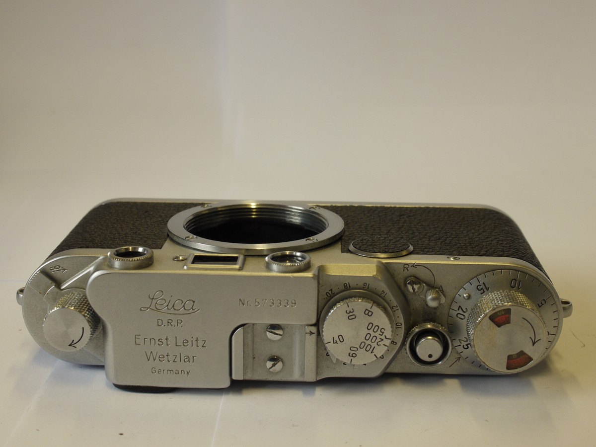 mwclassiccameras-20230818-39 Leica IIf Red Dial chrome body (No.573339)