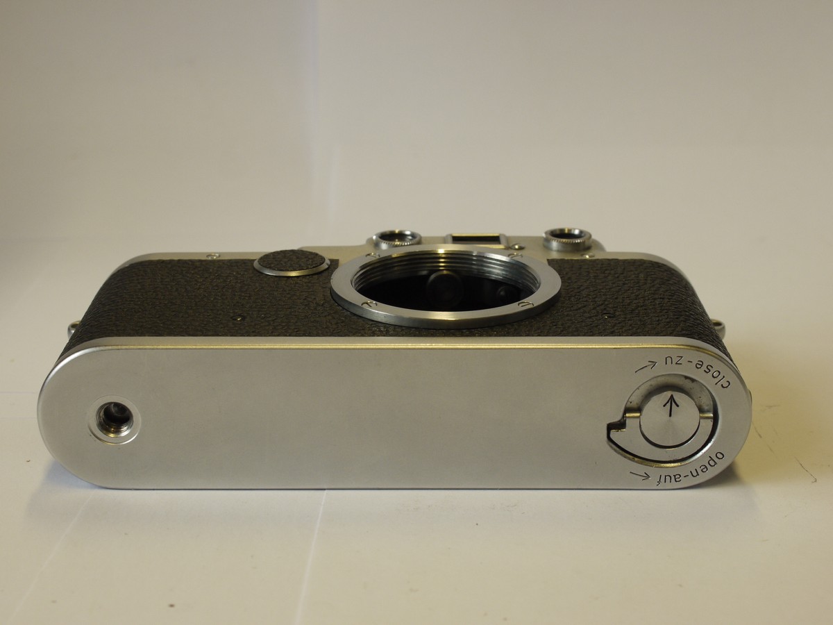 mwclassiccameras-20230818-40 Leica IIf Red Dial chrome body (No.573339)