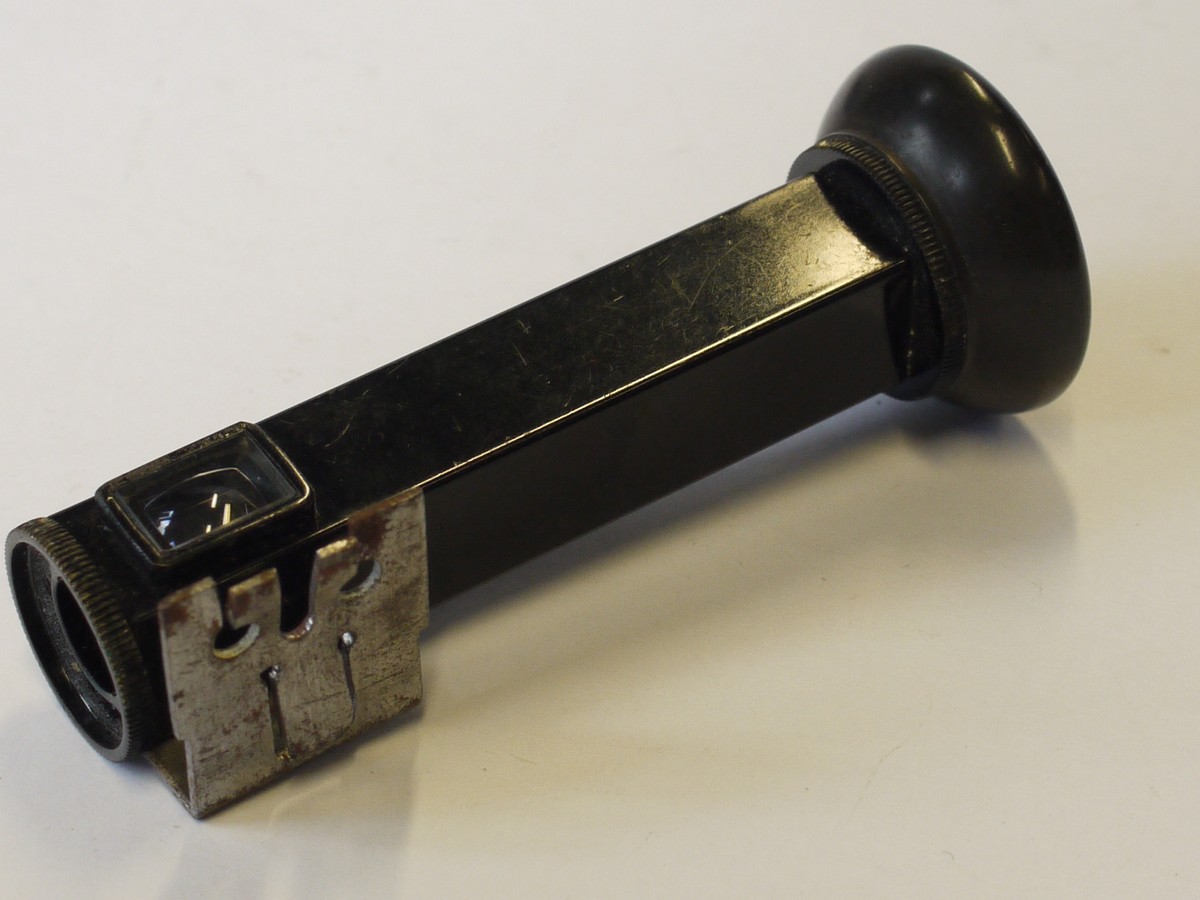 mwclassiccameras-20230825-57 Leitz right-angle shoe fitting finder. Black (WINKO). With replaced shoe fitting