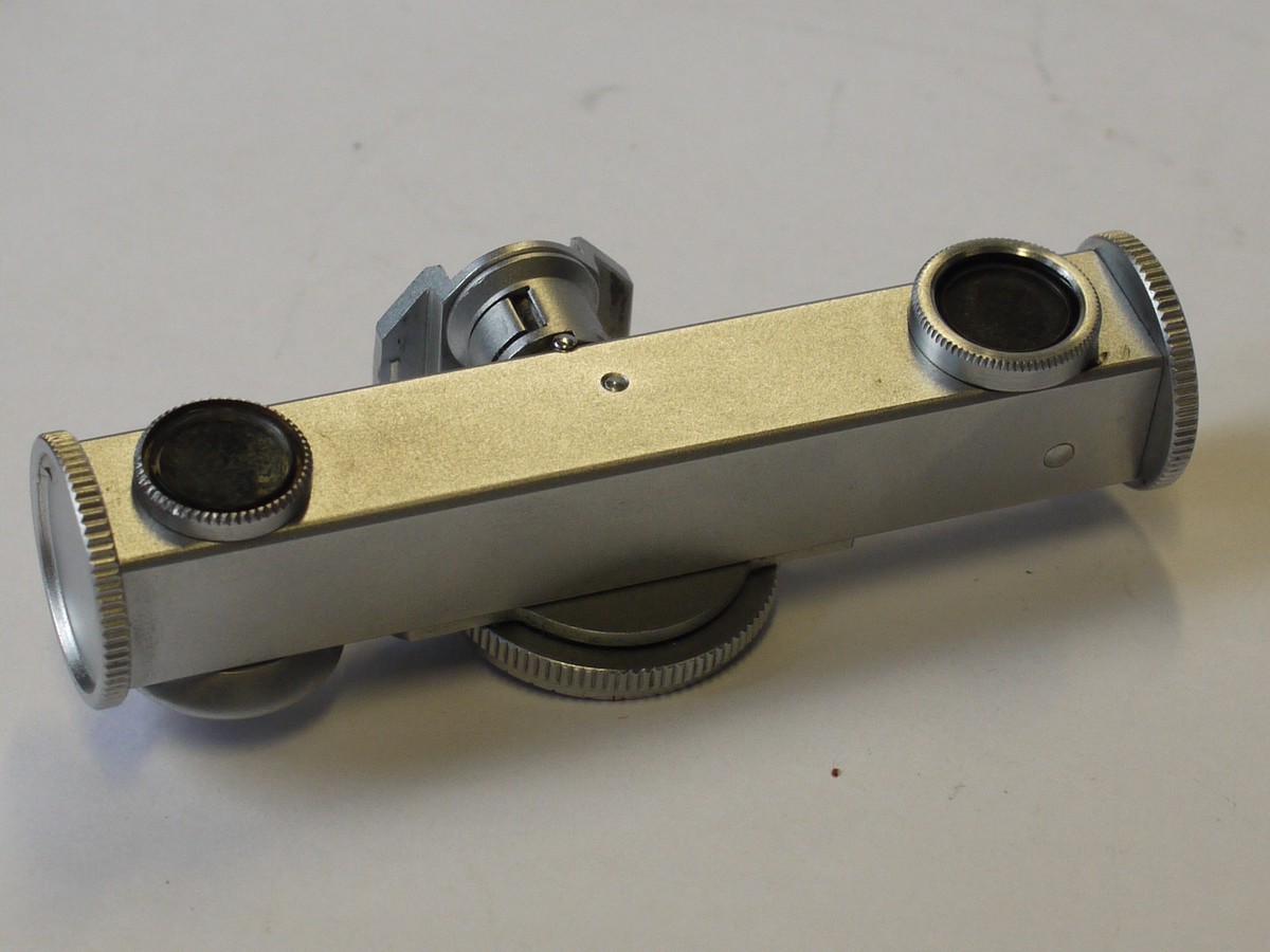 mwclassiccameras-20230825-66 Leitz short base shoe rangefinder, chrome (HFOOK), scale in feet. With pillar and removable accessory shoe. For horizontal use. UNCOMMON